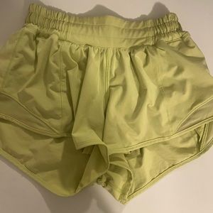 Lululemon hotty hot shorts 2.5’
